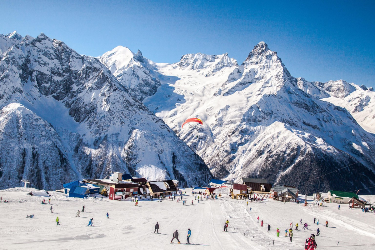 Курорт Домбай (Фото из сервиса Яндекс Картинки, автор не известен)