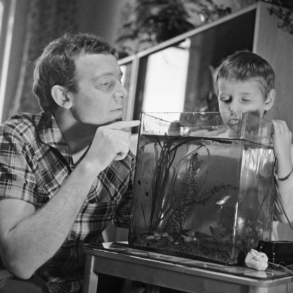    Иннокентий Смоктуновский с сыном Филиппом. 1962 год. /Борис Виленкин / РИА Новости