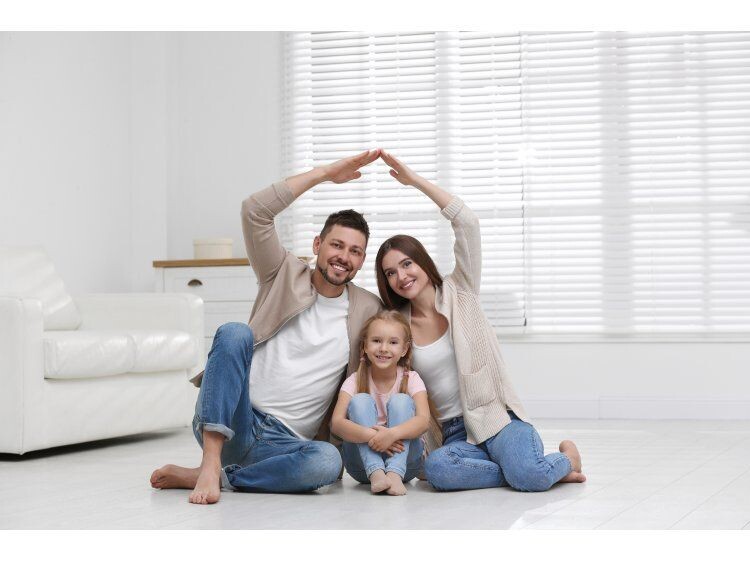 Иногда история ремонта — это не только о выборе плитки и цвета стен. Это история про доверие, профессионализм и умение считать. Сегодня расскажу, как наша студия дизайна помогла клиентам из Уфы сэкономить 1,3 миллиона рублей на ремонте, не потеряв ни в качестве, ни в эстетике.
Когда смета пугает больше, чем ремонт.