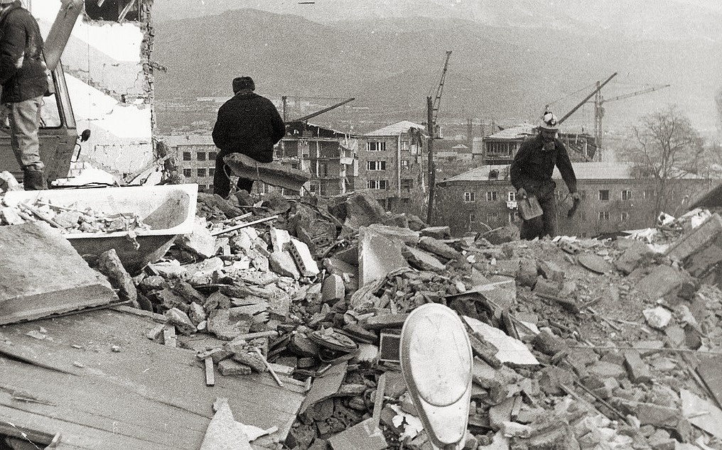 Спасательные работы после землетрясения в Ленинакане. Армения, 1988 год.