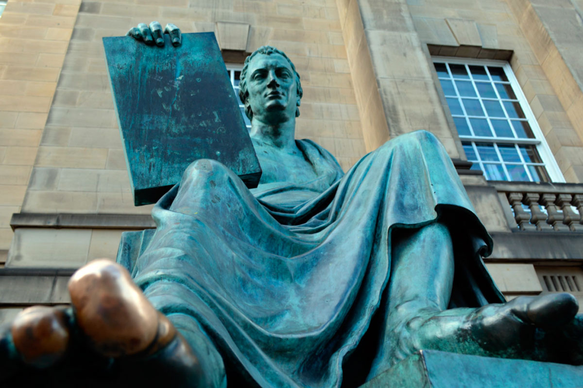 Критика Юма настолько исчерпывающая, что современные атеисты, такие как Докинз и Харрис, пересказывают его идеи, используя современную науку