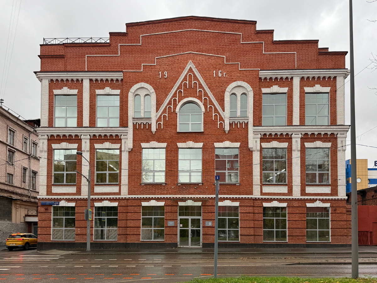 Малая Семеновская улица, 28. Вид на главный фасад. 