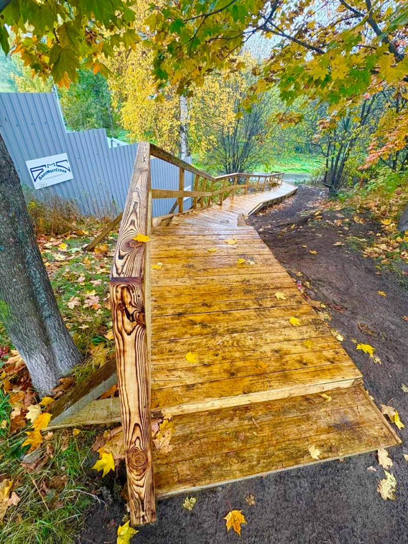    Строители Лобановского моста подарили пешеходам Петрозаводска лестницуМинтранс Карелии