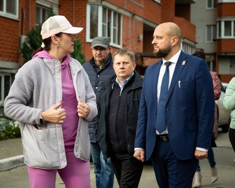     В Курске мэр Маслов встретился с жителями улицы Агрегатная