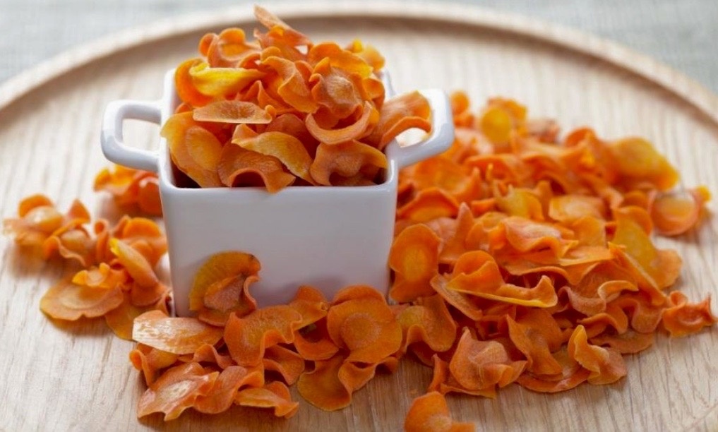 Чипсы из моркови.