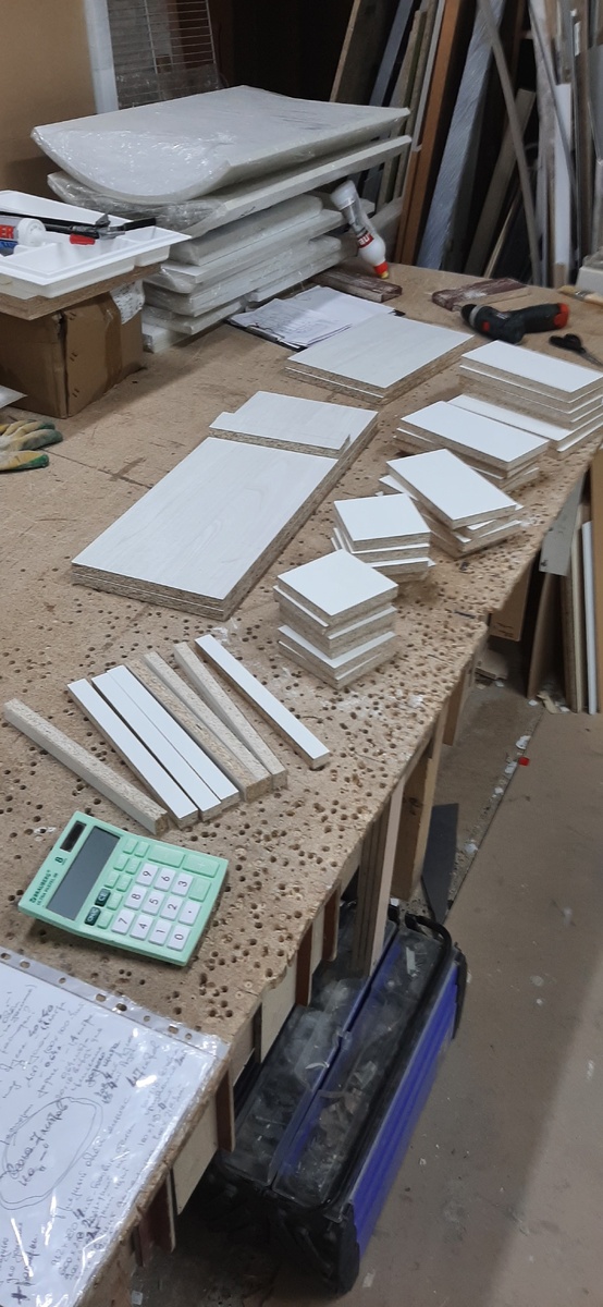 Начало положено. В первый вечер напилил основные детали.