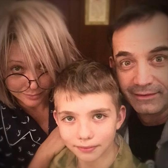 Дмитрий Певцов и Ольга Дроздова с сыном Елисеем