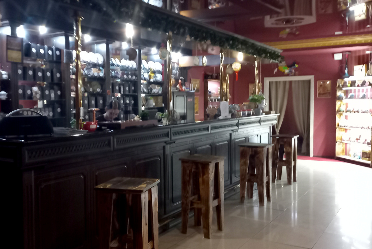 Чайный клуб «Золотой жук» в Донецке. фото осень 2025 г