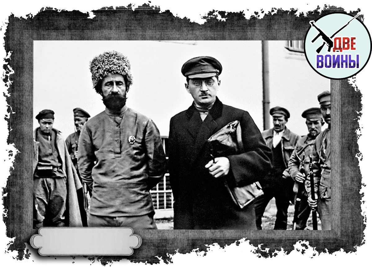 После ареста вместе со своим защитником. Фото в открытом доступе.