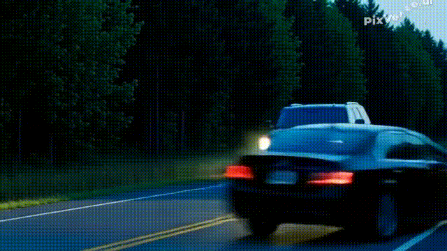 Внезапно их догнали две тёмные машины, резко подрезав путь и заставив Володю вдавить педаль тормоза в пол.