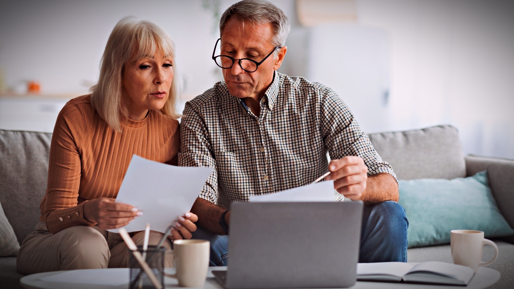 Что выгоднее для пенсии: уход за детьми стажем или баллами - разберем наглядно 