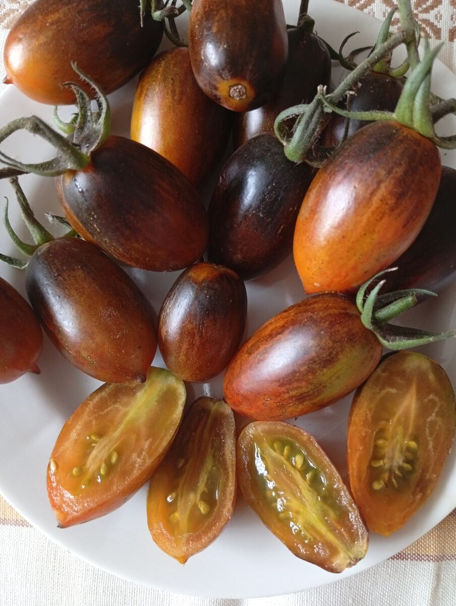 "Атомный виноград Бреда" - один из самых вкусных томатов в нашей коллекции 