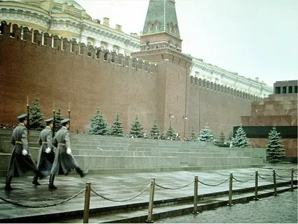 Смена караула у Мавзолея Ленина. Фото взято из открытых источников