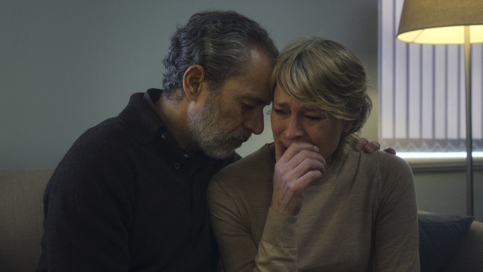 Кадр из мини-сериала «Девушка моего сына», 2025 год, режиссеры Робин Райт, Андреа Харкин