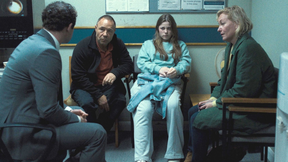 Кадр из мини-сериала «Переходный возраст», 2025 год, режиссер Фил Барантини