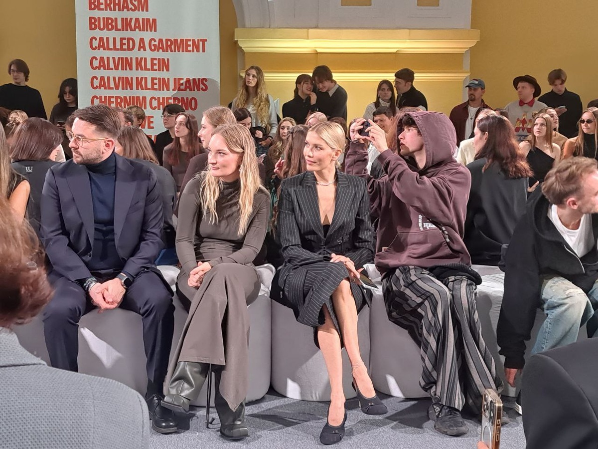 В рамках визита актер посетил модный показ на Нижегородской ярмарке.  Фото: ФедералПресс / Вера Романескул