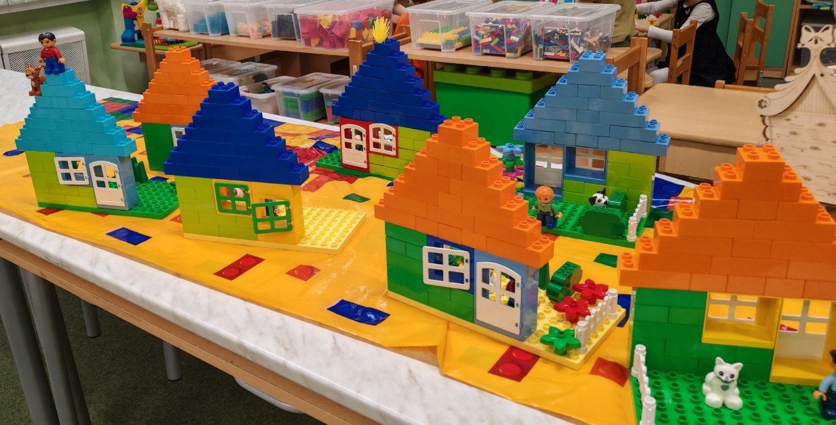 Плоский дом из Лего Дупло