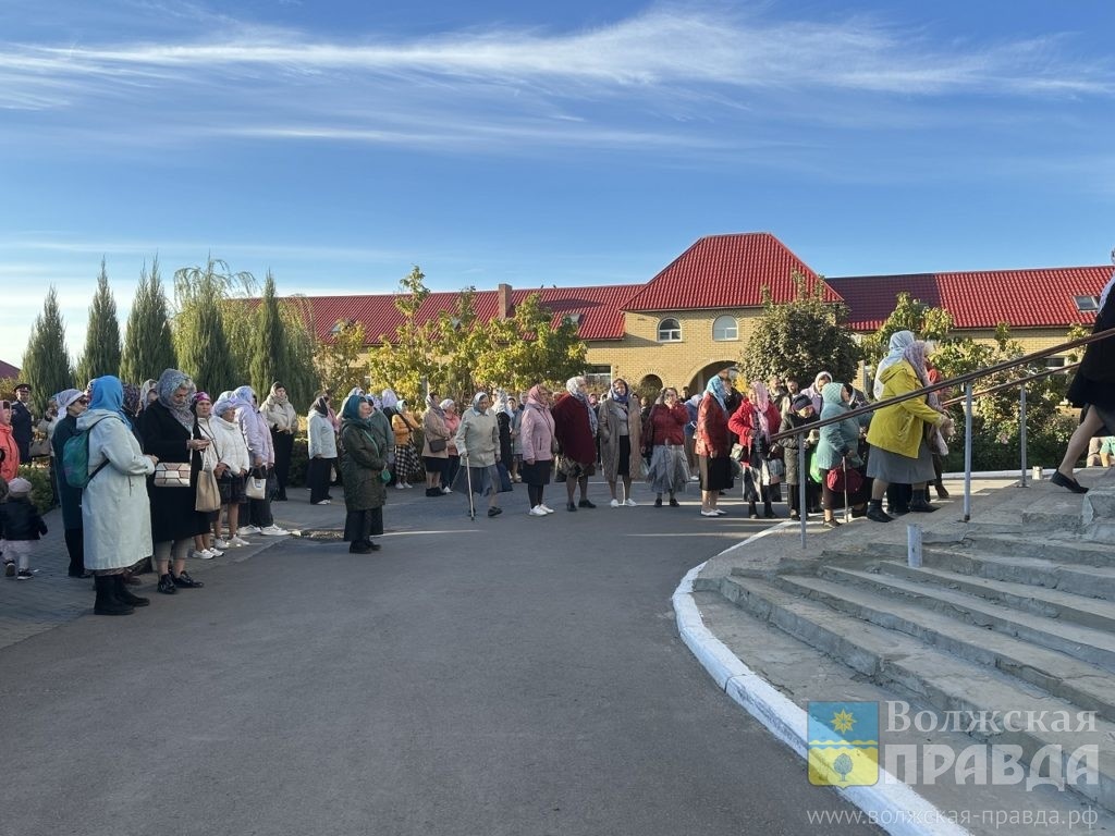     Дети и другие чудеса: в Волжский привезли икону, перед которой молились цари и президенты
