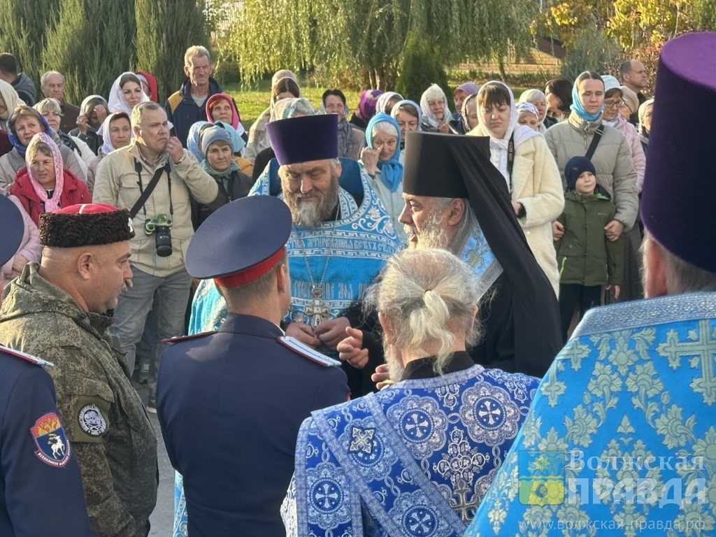     Дети и другие чудеса: в Волжский привезли икону, перед которой молились цари и президенты
