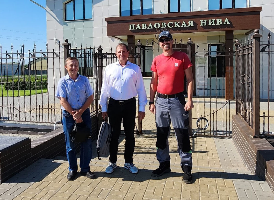 Рыльков И.В. (справа) с сотрудниками «Агролиги» Грошевым С.В. и Смирновым Б.Н.