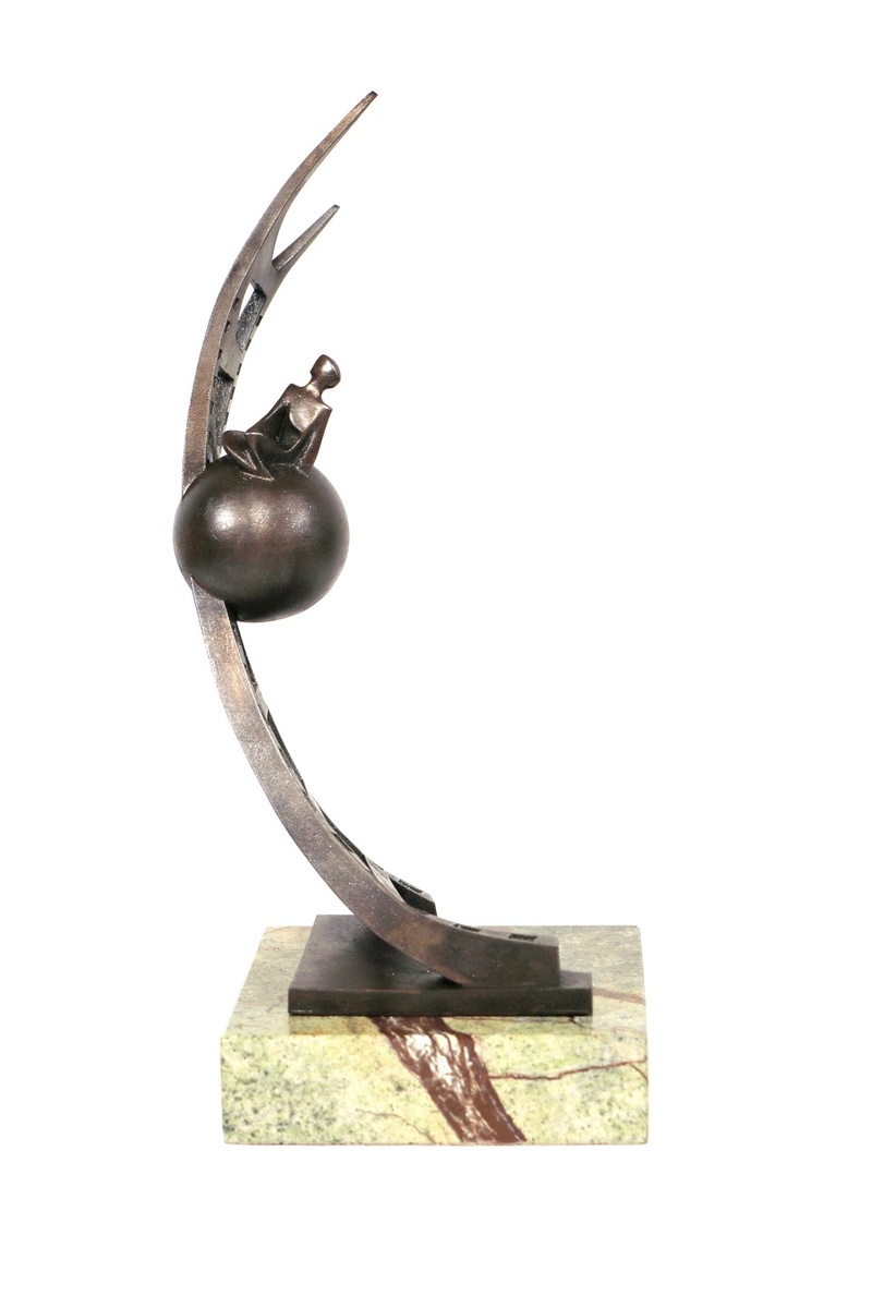    Вот такую статуэтку получит победитель фестиваля. Фото со страницы фестиваля Киноперемена в ВК.