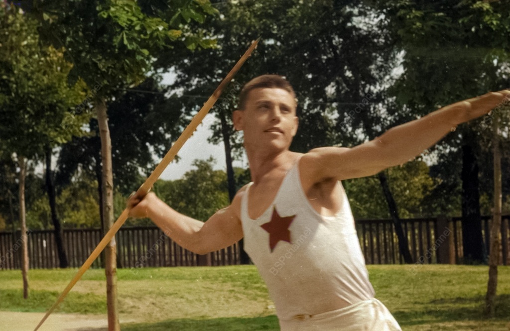 Из коллекции пленочных негативов из архива О. В. Игнатович и Я. А. Бродского.