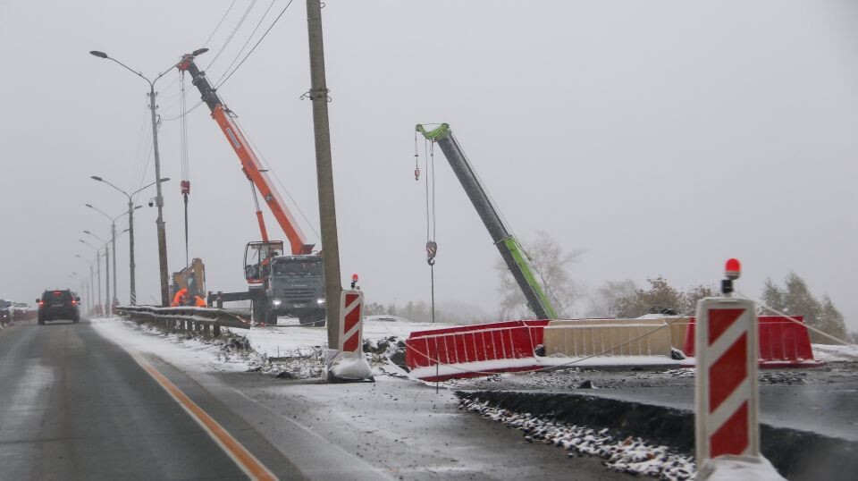   Капитальный ремонт путепровода на Павловском тракте в Барнауле. Октябрь 2025 года. Источник: Виталий Барабаш/"Толк"