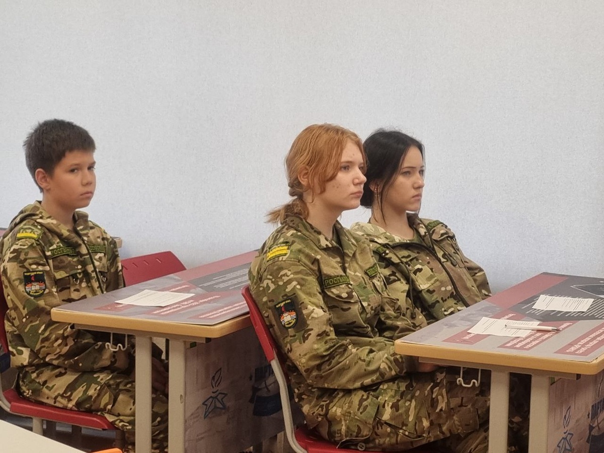 Участники презентации проекта "Ушедшим в разведку навечно" в Мамоновском муниципалитете.