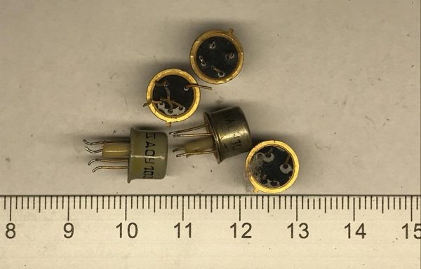 Транзистор КТ920