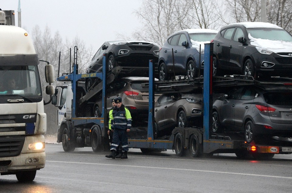    Во Владивостоке выросло количество ввозимых через таможню автомобилей Фото: Виктор ПЕТРОВ