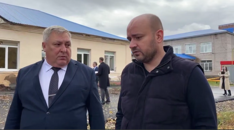    Скрин из видео отчитки чиновника