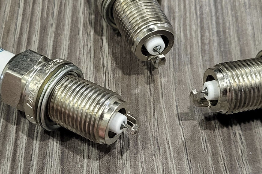 Зазор между электродами свечи — не плоская щель, а объёмное пространство