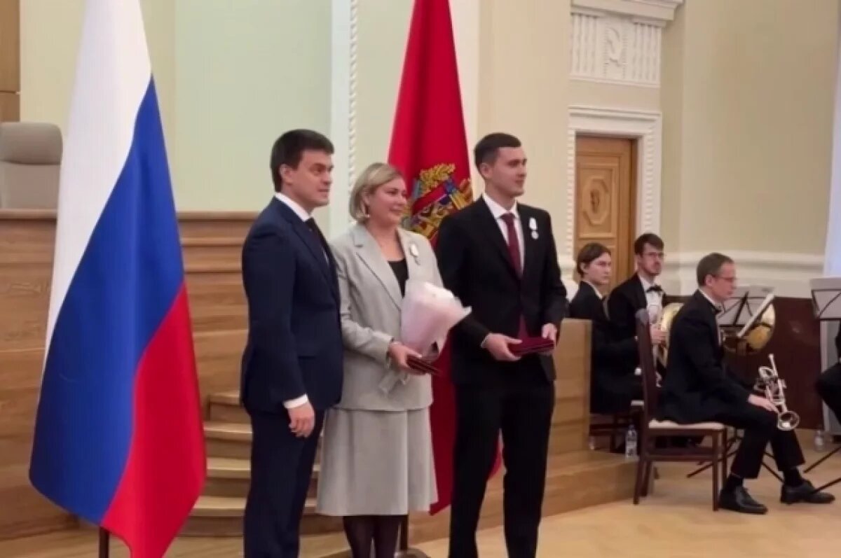    В Красноярске вручили государственные и краевые награды 37 жителям региона