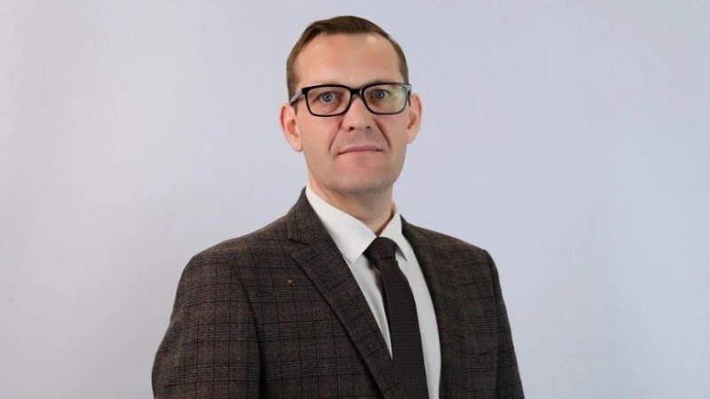     Директор школы №137 Павел Алмаев Комитет по образованию Барнаула