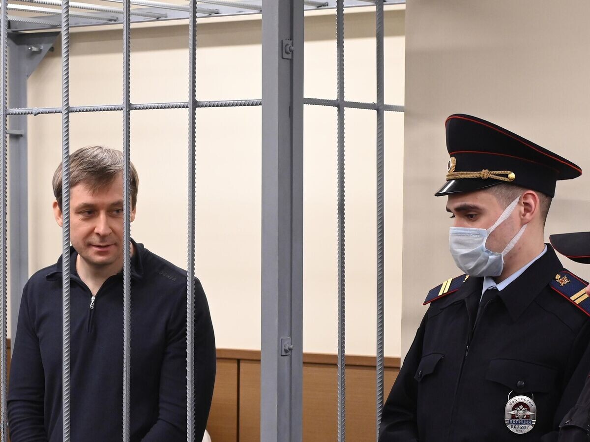    Бывший полковник МВД Дмитрий Захарченко в Пресненском суде Москвы© РИА Новости / Максим Блинов
