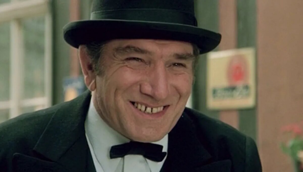 Армен Джигарханян сыграл роль Макса Ришара в фильме «Тегеран-43» (1980)