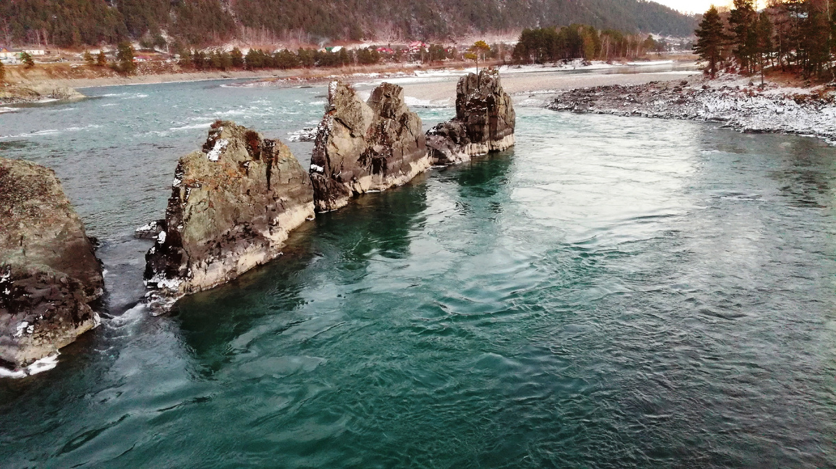 Катунь в ноябре с моста на Зубах дракона (Фото: Nixe (Bearna Team))