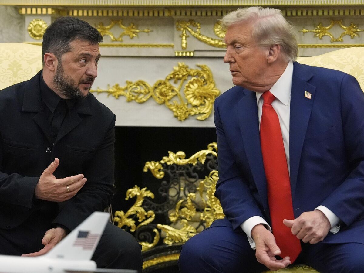    Дональд Трамп и Владимир Зеленский во время встречи© AP Photo / Julia Demaree Nikhinson