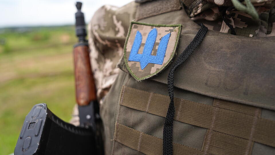     Военнослужащие армии России спасли боевика ВСУ с оторванной рукой ИЗВЕСТИЯ/Павел Волков