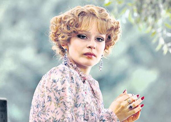 Юлия Пересильд в роли Людмила Марковны