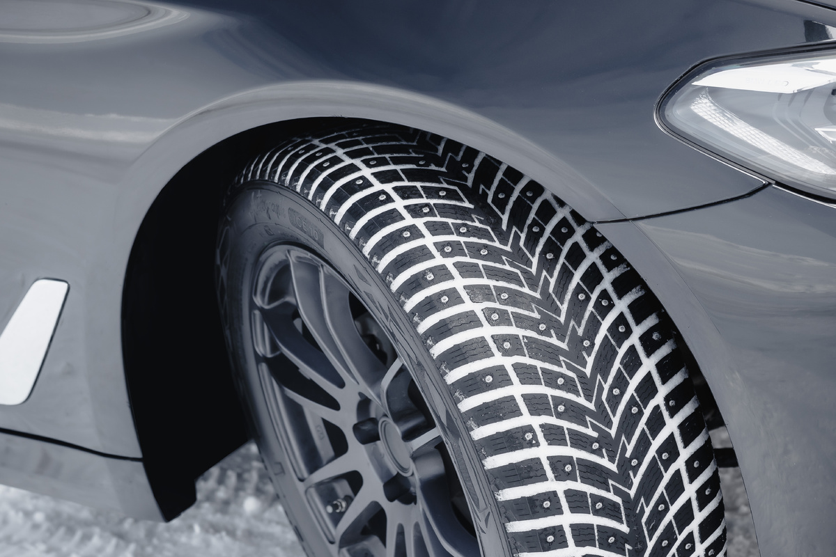 Зимние шипованные шины Ikon Tyres Autograph Ice 10