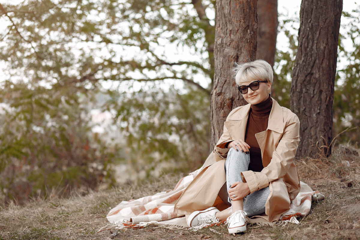 <a href="https://www.freepik.com/free-photo/cute-woman-have-rest-autumn-park_6423868.htm">Image by prostooleh on Freepik</a>