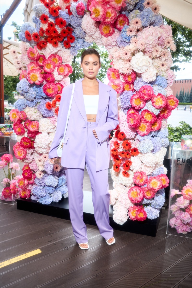    Катя Голден