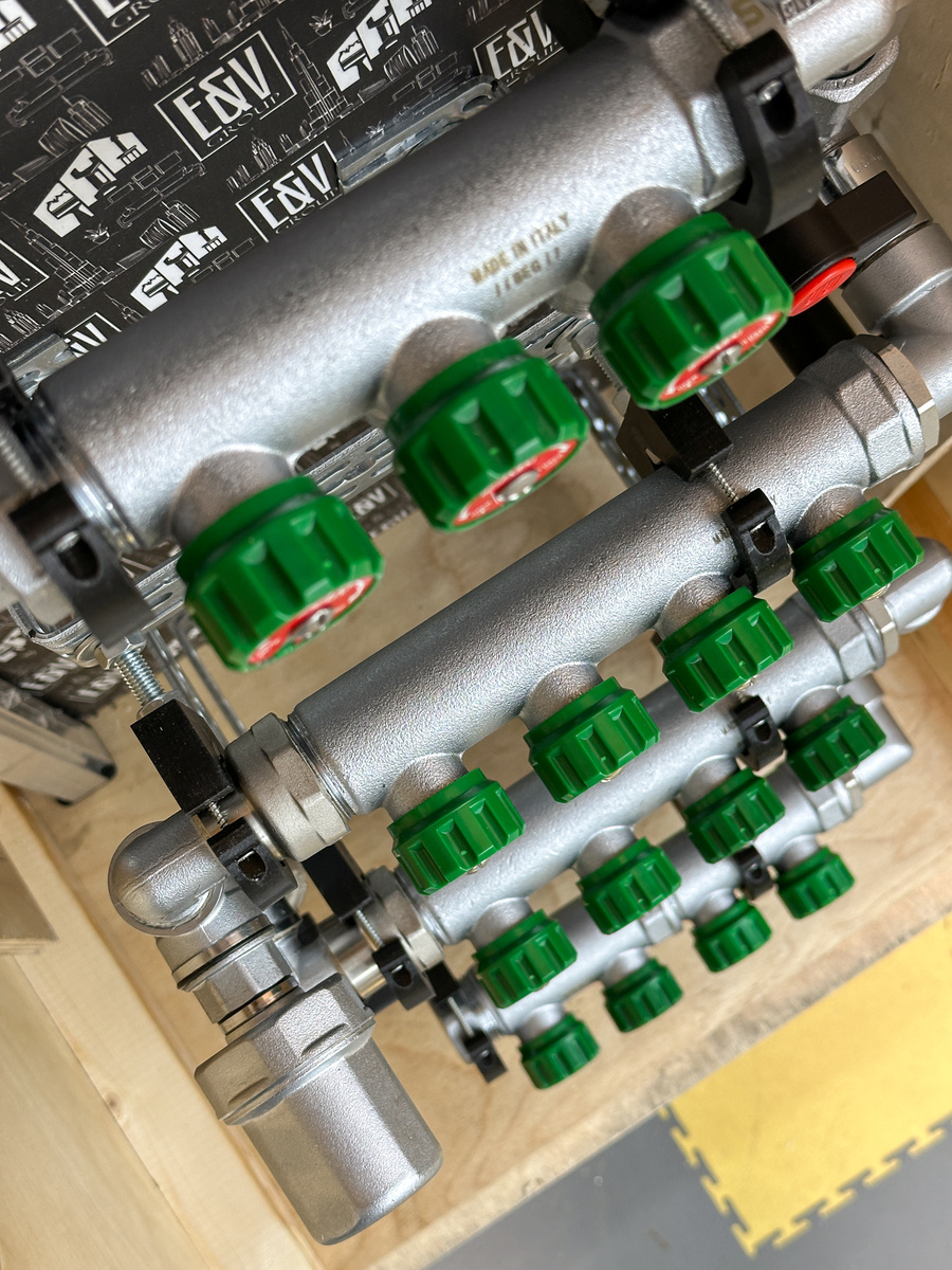 Установка сводится к простому подключению труб