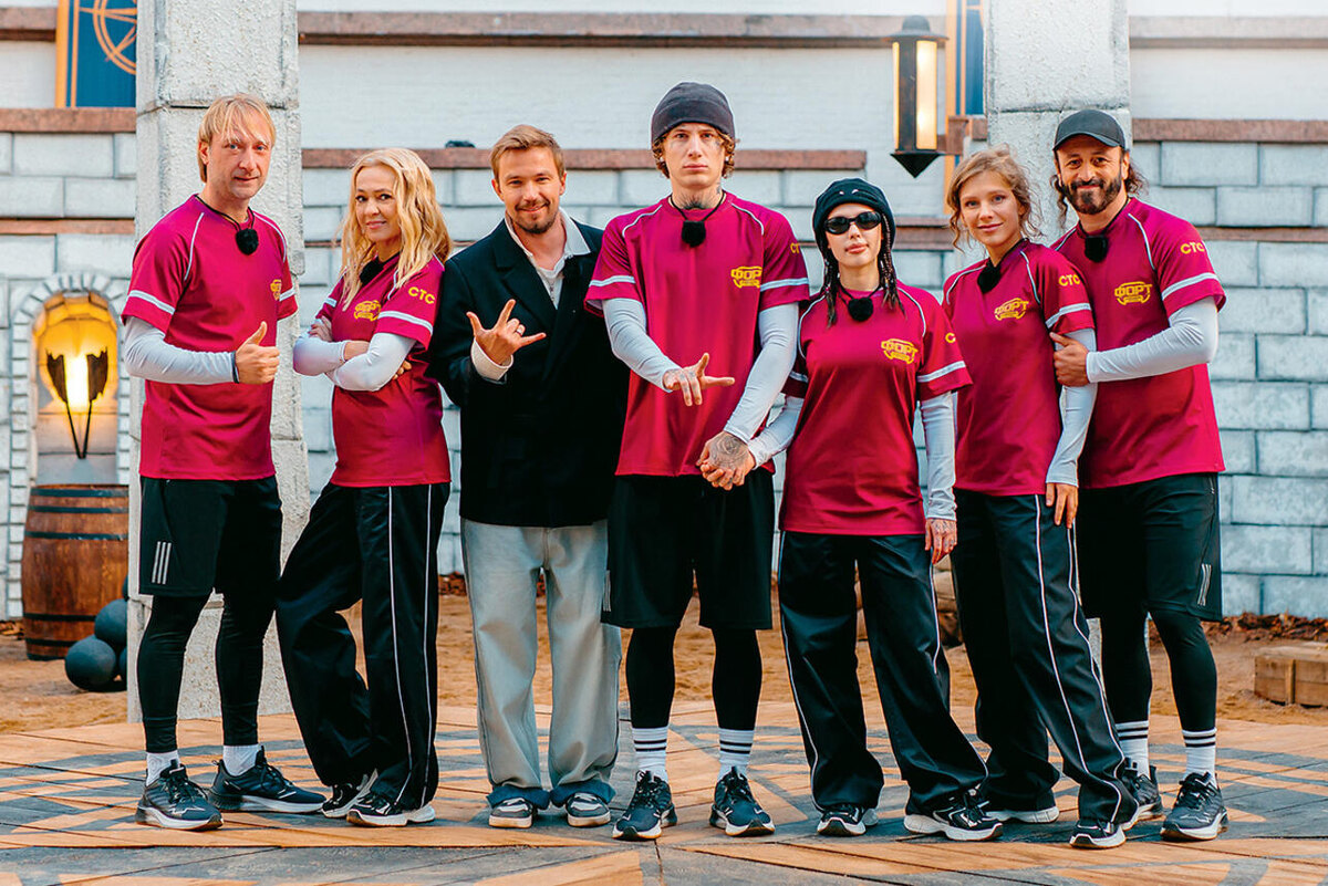    Евгений Плющенко, Яна Рудковская, Александр Петров, Moneyken, Instasamka, Лиза Арзамасова и Илья Авербух на съемках шоу «Форт. Возвращение легенды» Пресс-служба СТС
