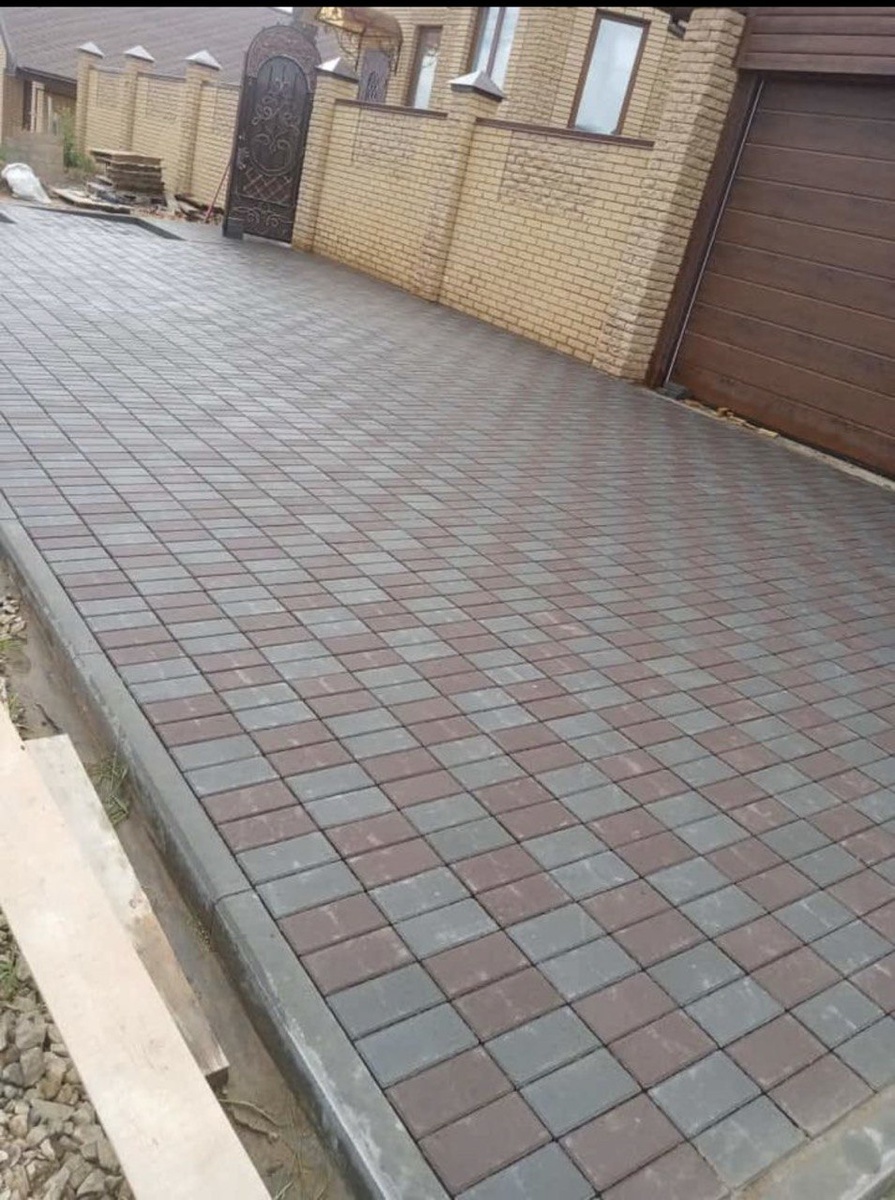 Придомовая территория мощеная цветной брусчаткой-кирпичик, г.Ижевске. Завод строительных материалов «Строй Век», СтройВек118.рф, +7(3412)565-871, +7 912 766 7877 (WhatsApp, Telegram)