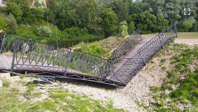 На фото: злополучный мост в Луге. Фото Администрации ЛО