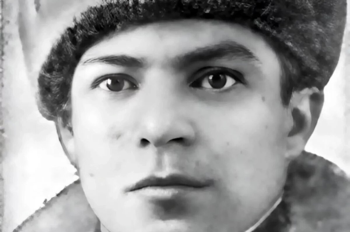    Старший лейтенант Николай Андреевич Торчигин.