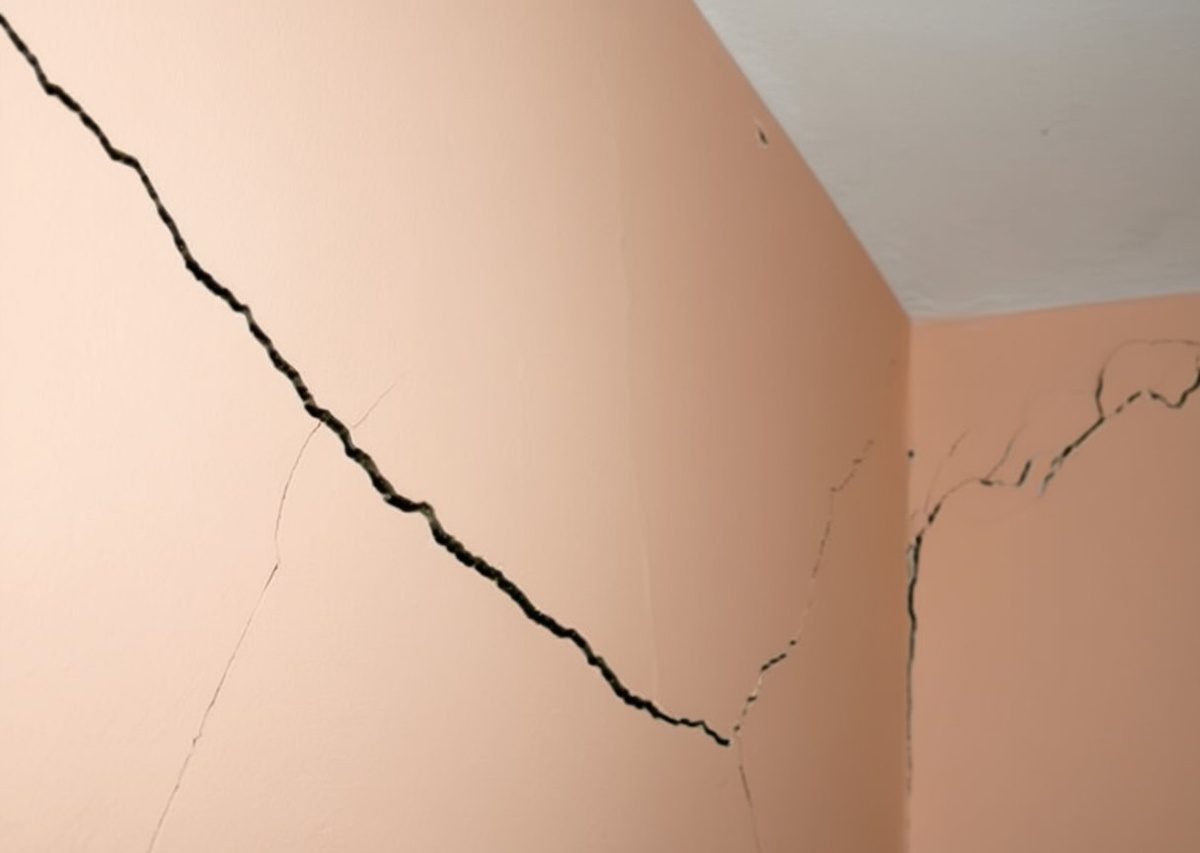 
Если последствия усадки значительные, нужно сообщить о них. Фото: Мир Квартир
