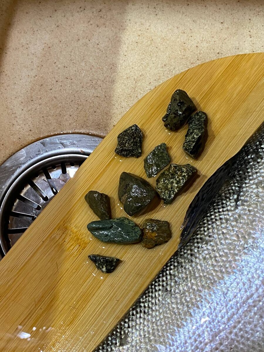 Бывает рыба с икрой, а бывает форель с камнями.